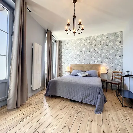 Bed & Breakfast Familiale Lumineuse Avec Espace Enfants A - Fr-1-582-483 Saugues